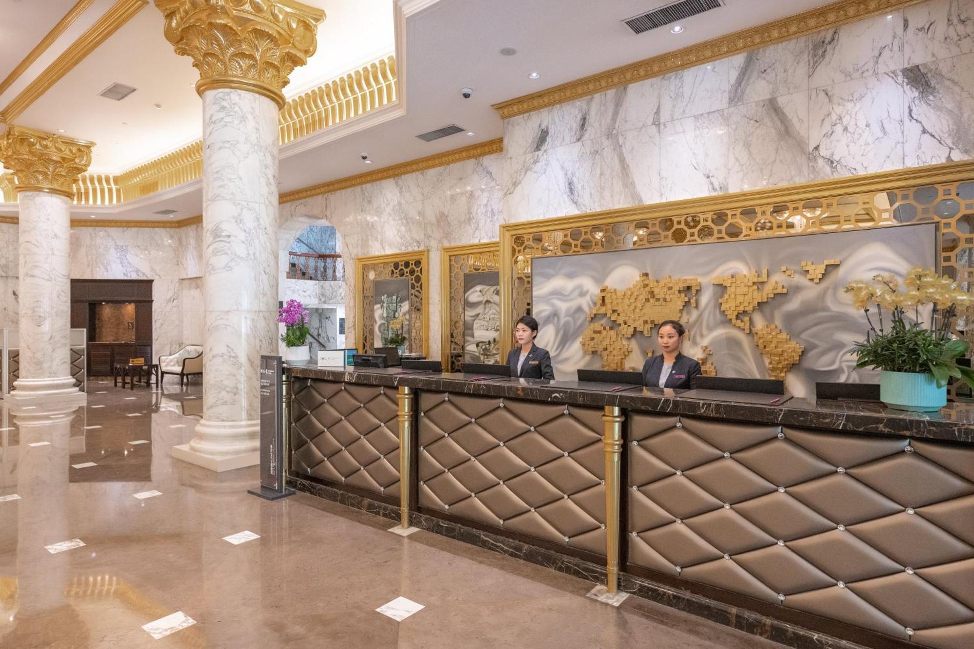 Crowne Plaza Zhengzhou By Ihg Hotel Exterior photo