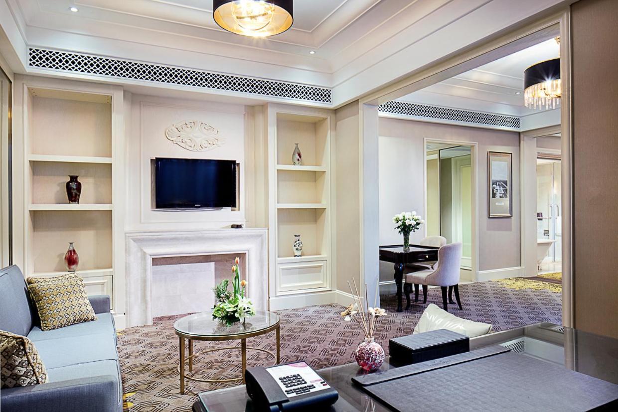 Crowne Plaza Zhengzhou By Ihg Hotel Exterior photo