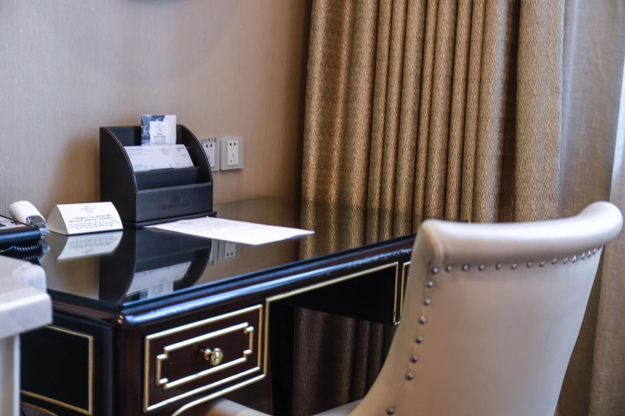 Crowne Plaza Zhengzhou By Ihg Hotel Exterior photo