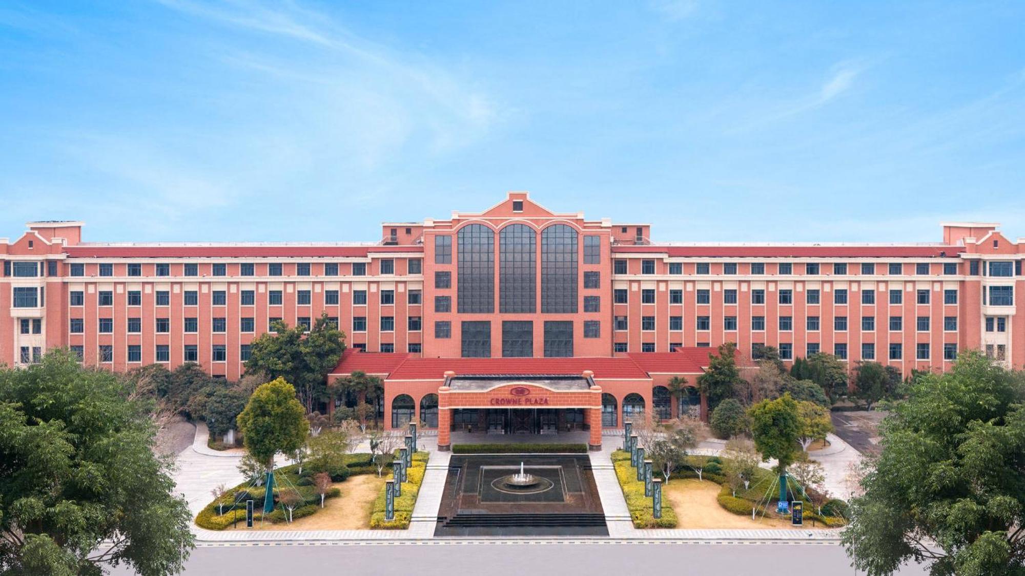 Crowne Plaza Zhengzhou By Ihg Hotel Exterior photo